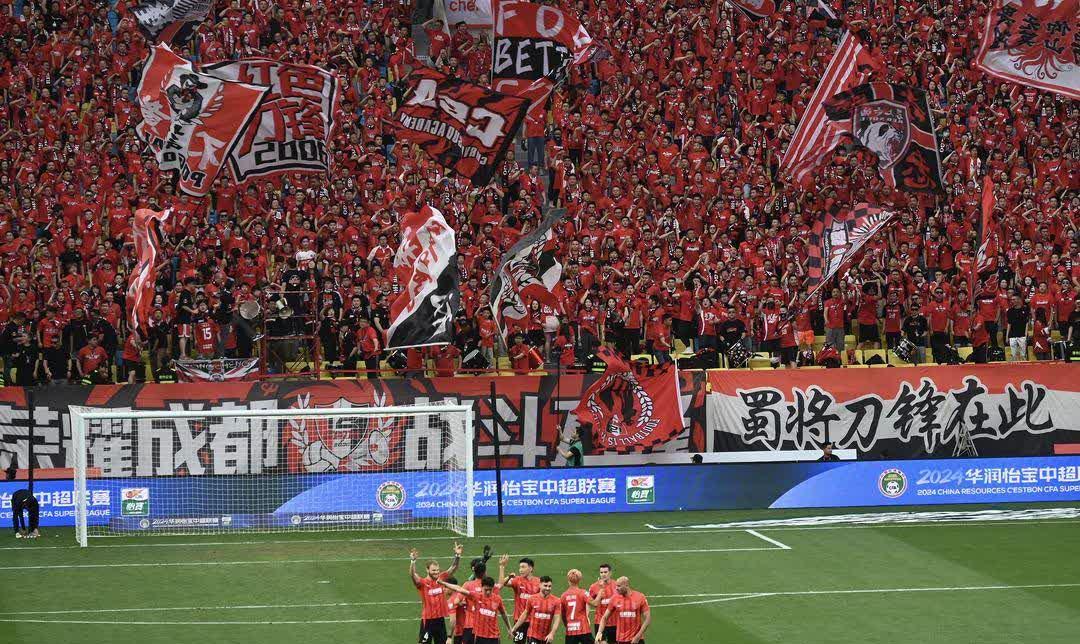 国内职业足球比赛场面激烈，备战对象让球迷期待不已的简单介绍