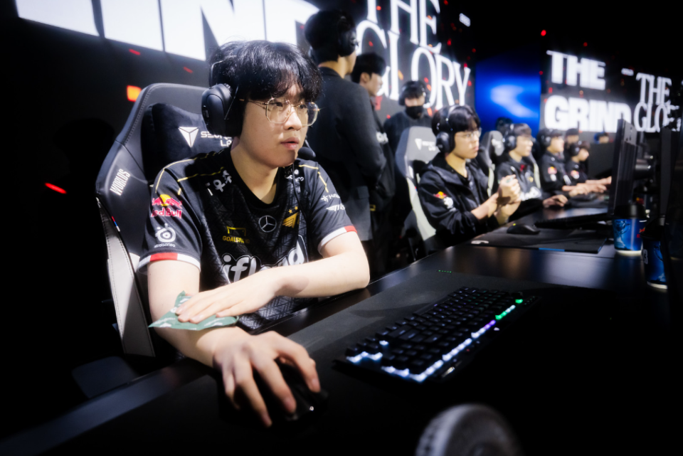 WBG轻取NS,Zeus操刀奇招英雄翻盘小组赛3:1(深圳) WBG轻取NS,Zeus操刀奇招英雄翻盘小组赛3:1(深圳)