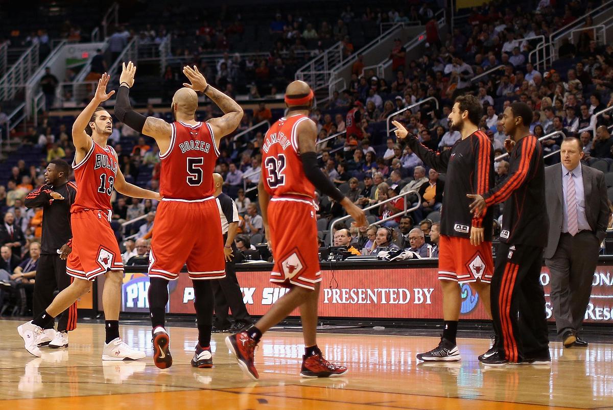 篮网队在关键时刻领先击败对手,晋级总决赛 篮网队在关键时刻领先击败对手,晋级总决赛