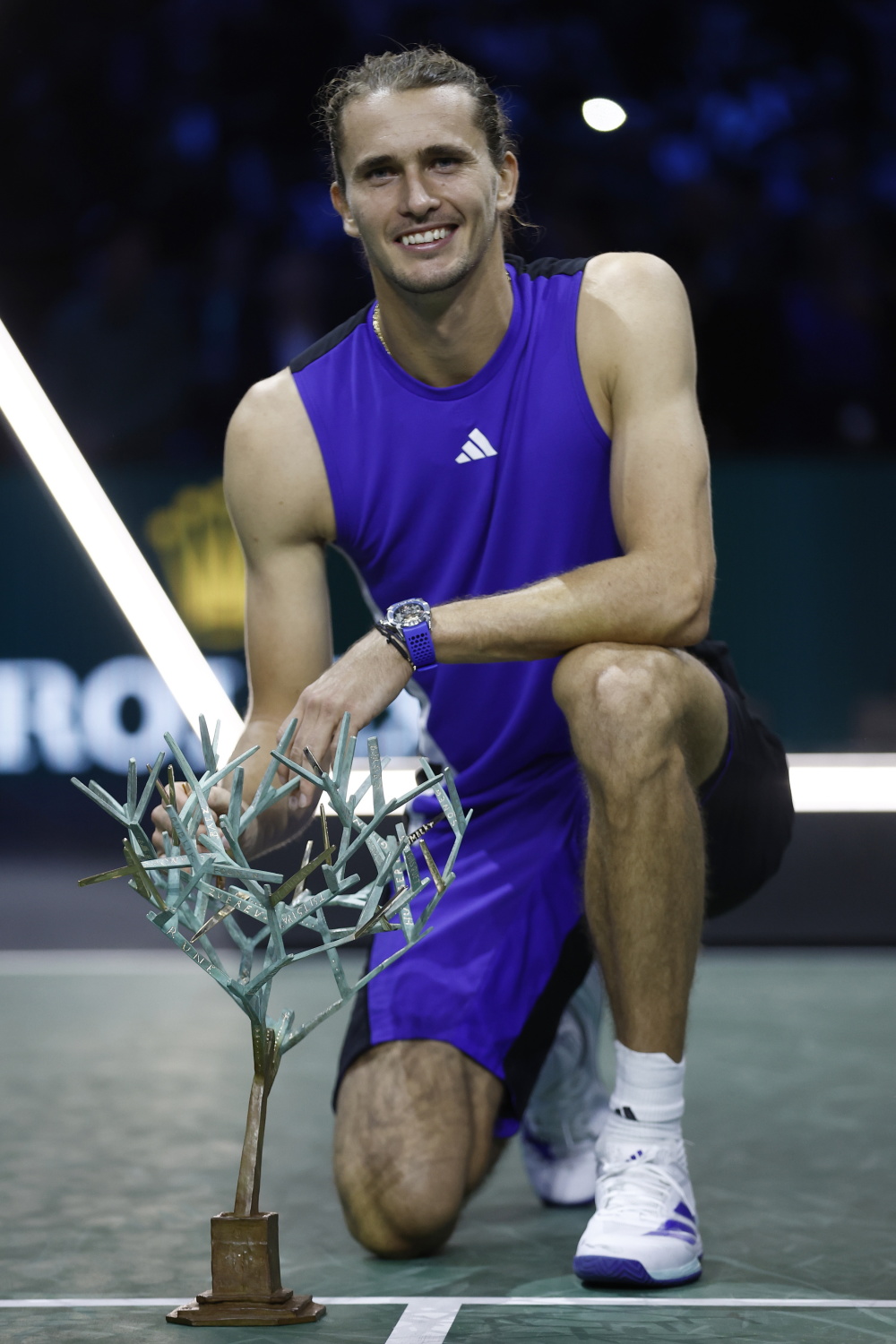 日本网球队险胜欧洲网球队，兹维列夫打破历史纪录的简单介绍