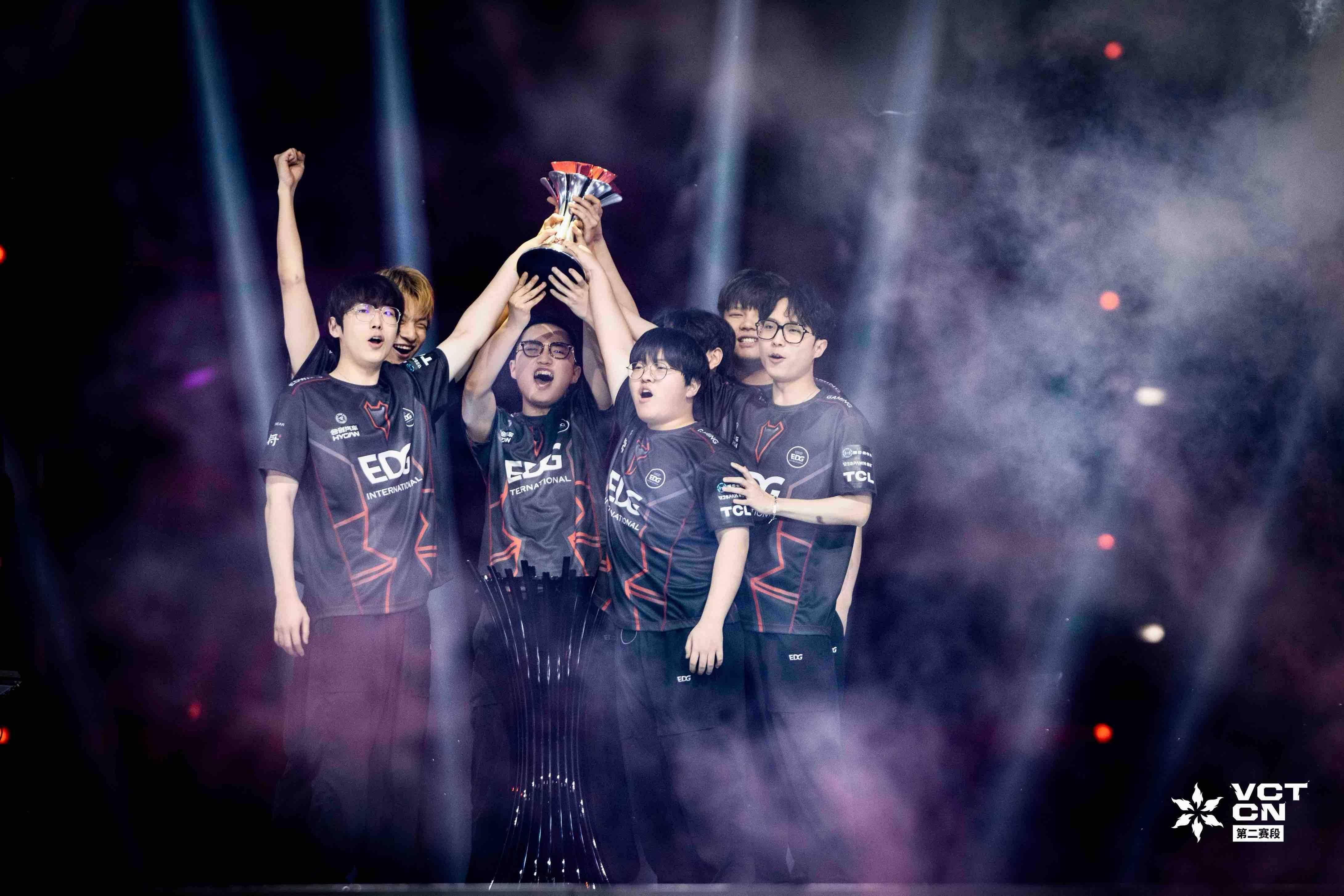 关于FPX碾压IG，Deft统治全场的信息